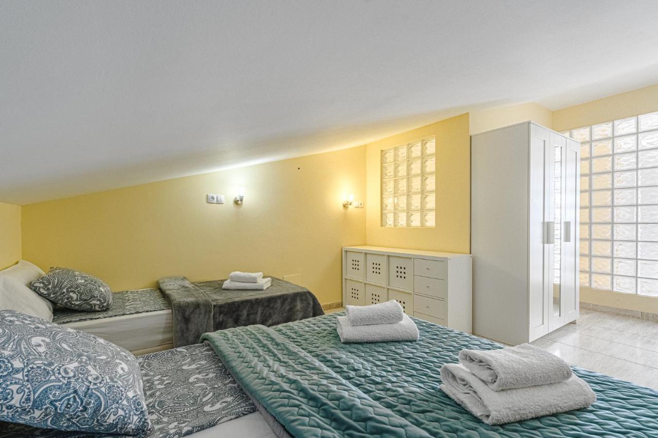 Red Large Family Apartment, Three Floors, 10 Guests Costa Adeje  Eksteriør bilde