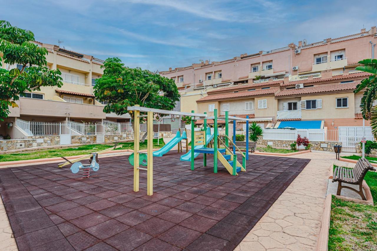Red Large Family Apartment, Three Floors, 10 Guests Costa Adeje  Eksteriør bilde