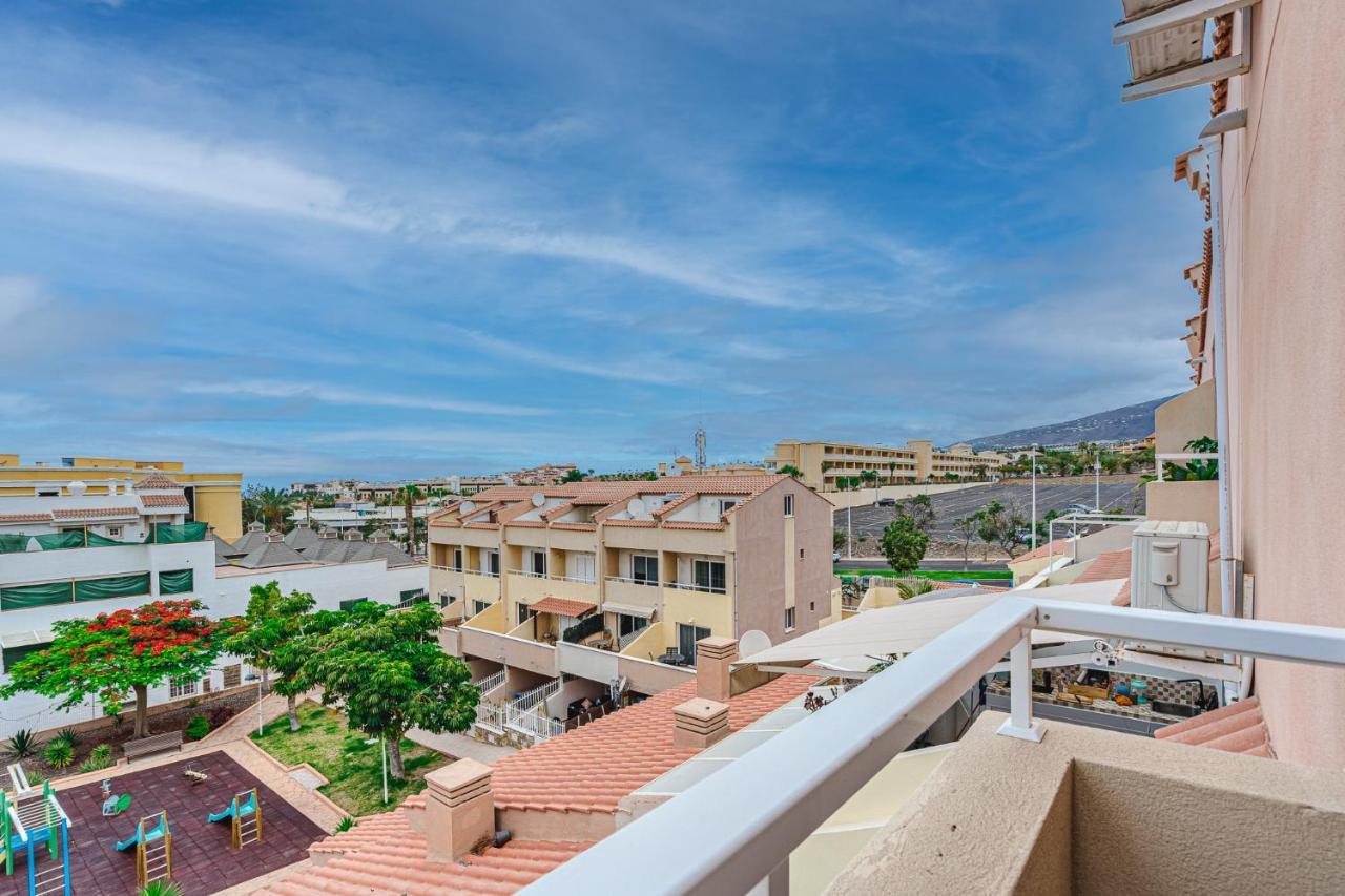 Red Large Family Apartment, Three Floors, 10 Guests Costa Adeje  Eksteriør bilde